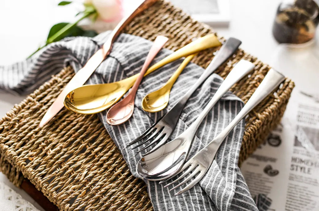 مجموعة أدوات المائدة مونارك