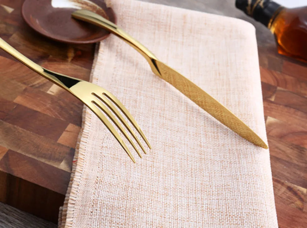 مجموعة أدوات المائدة مونارك