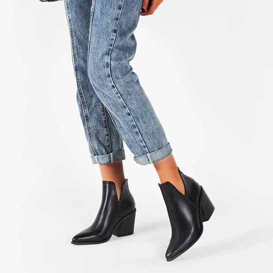 أحذية كوبرا نوير